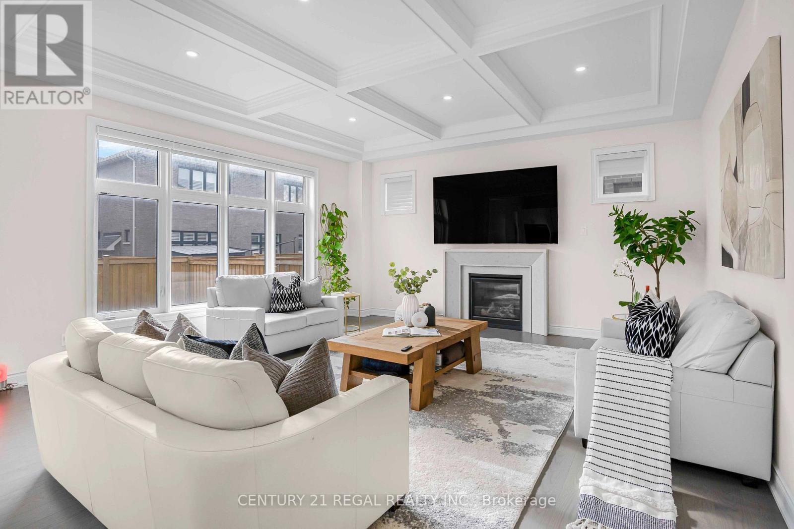 15 Ballanview Court, Whitchurch-Stouffville, Ontario  L4A 4W9 - Photo 9 - N12569820