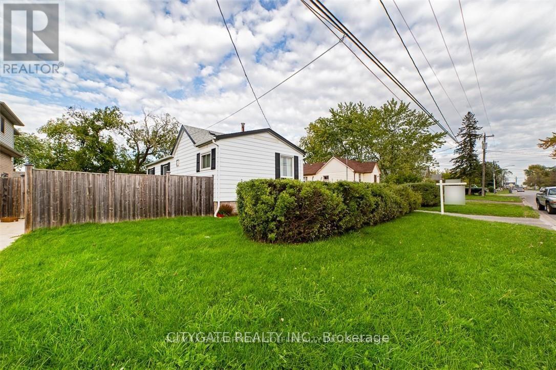 7801 Woodbine Street, Niagara Falls, Ontario  L2H 1C4 - Photo 13 - X12569826