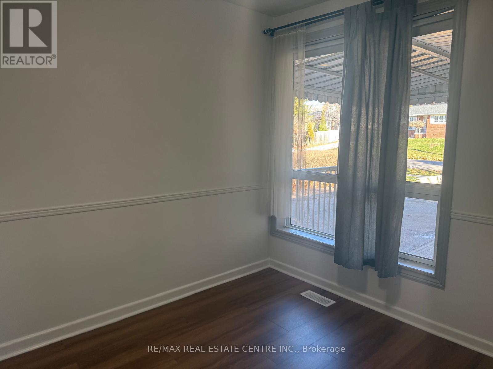 416 Lees Lane, Oakville, Ontario  L6L 4S7 - Photo 29 - W12392863