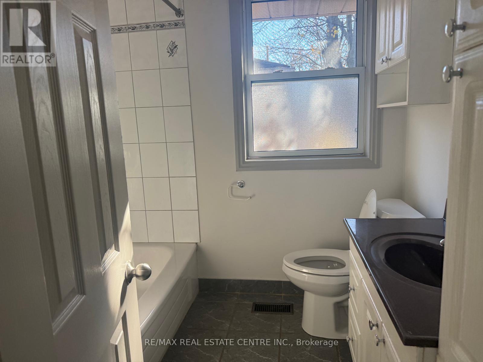 416 Lees Lane, Oakville, Ontario  L6L 4S7 - Photo 32 - W12392863