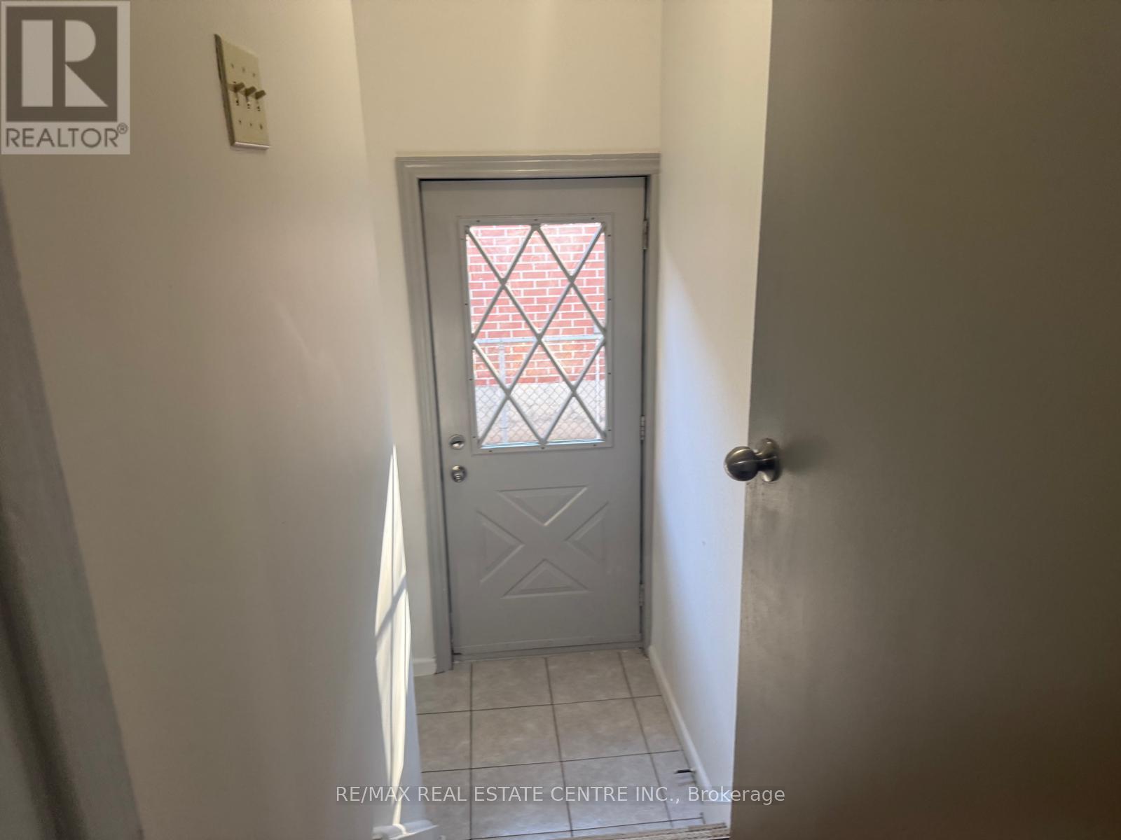 416 Lees Lane, Oakville, Ontario  L6L 4S7 - Photo 36 - W12392863