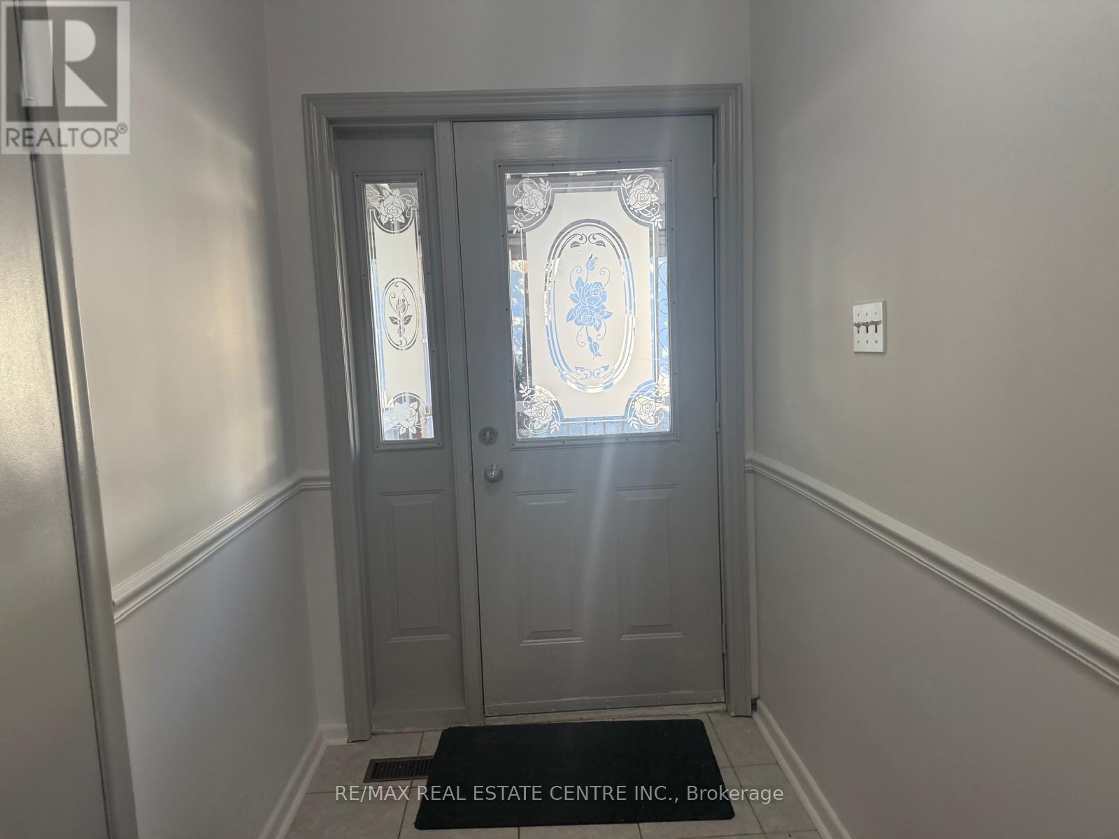 416 Lees Lane, Oakville, Ontario  L6L 4S7 - Photo 4 - W12392863