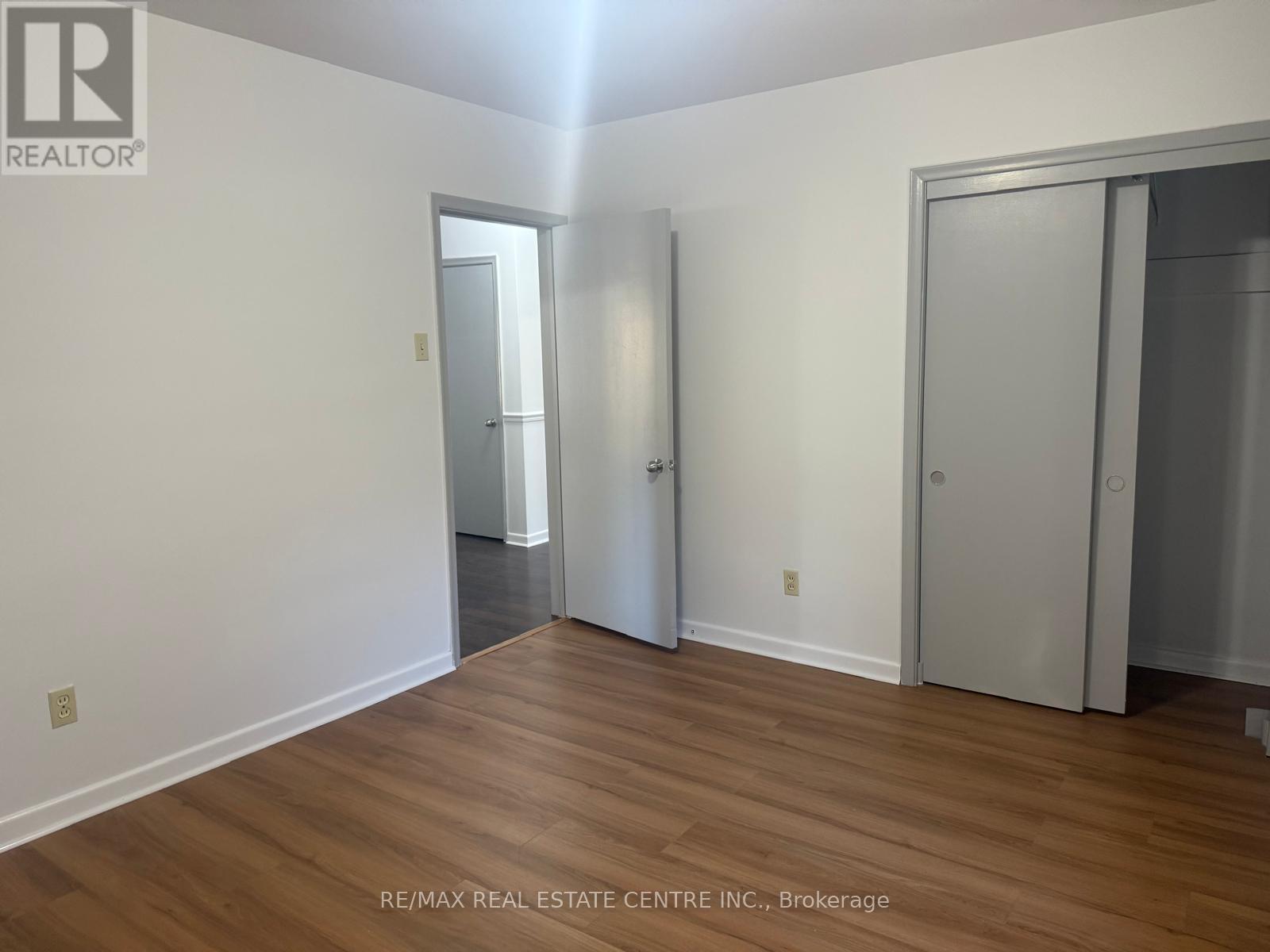 416 Lees Lane, Oakville, Ontario  L6L 4S7 - Photo 7 - W12392863