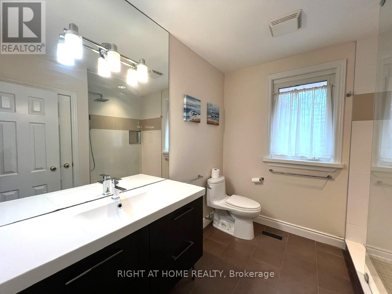 1445 Ryan Place, Mississauga, Ontario  L5C 1J7 - Photo 14 - W12535596