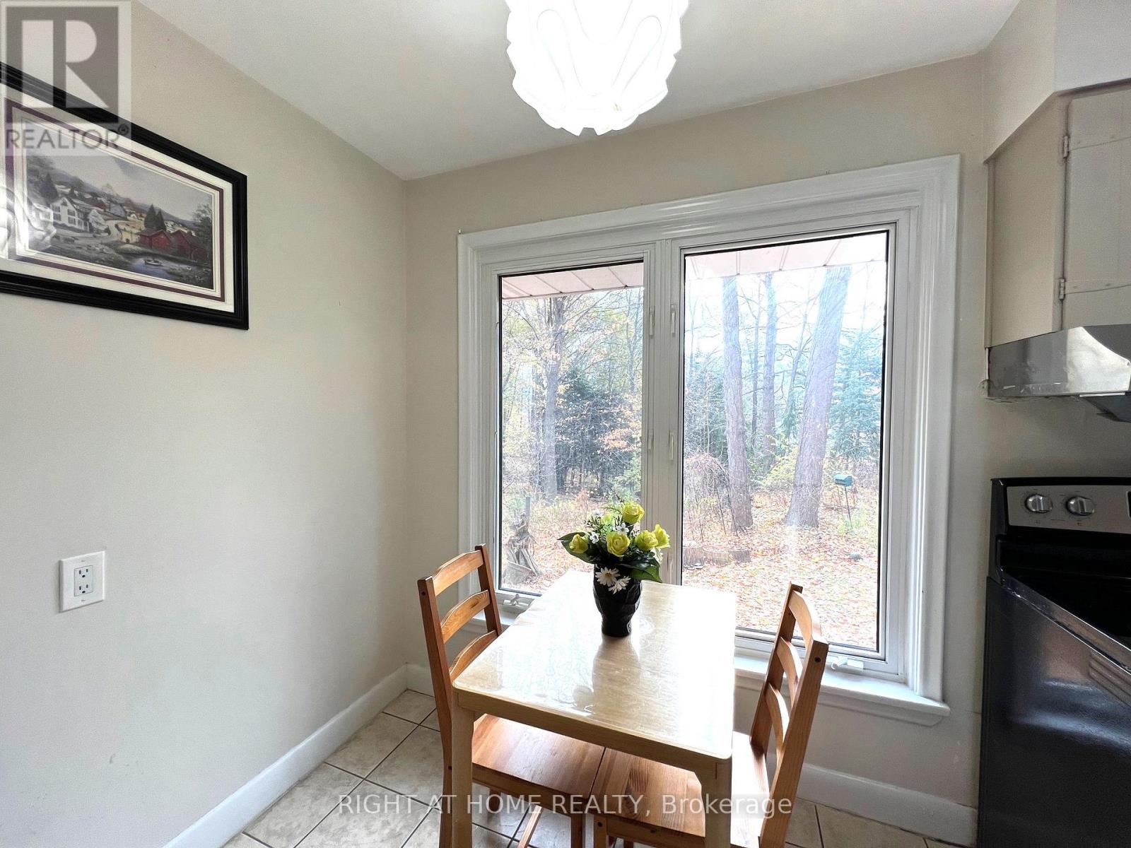 1445 Ryan Place, Mississauga, Ontario  L5C 1J7 - Photo 10 - W12535596