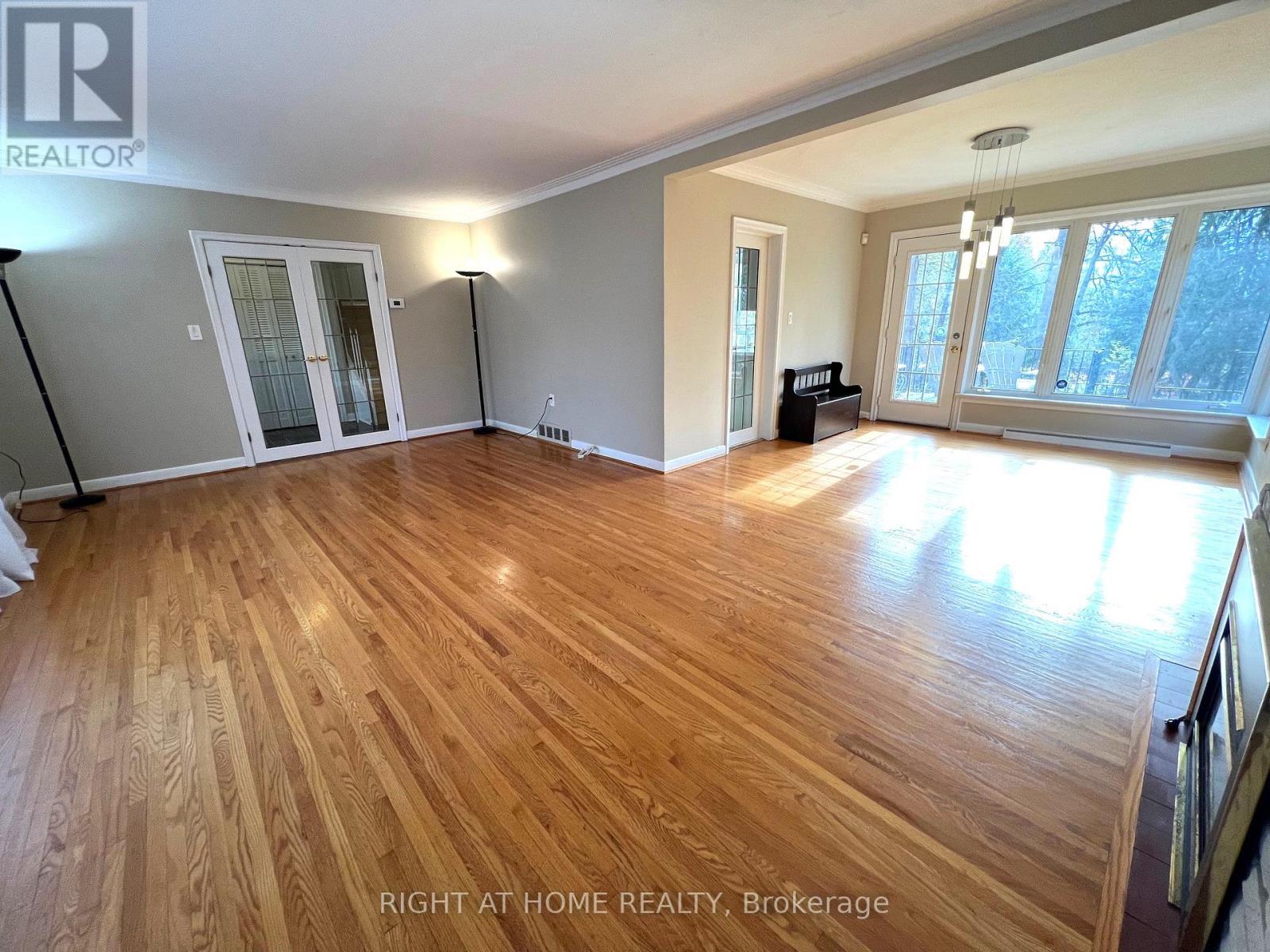 1445 Ryan Place, Mississauga, Ontario  L5C 1J7 - Photo 5 - W12535596