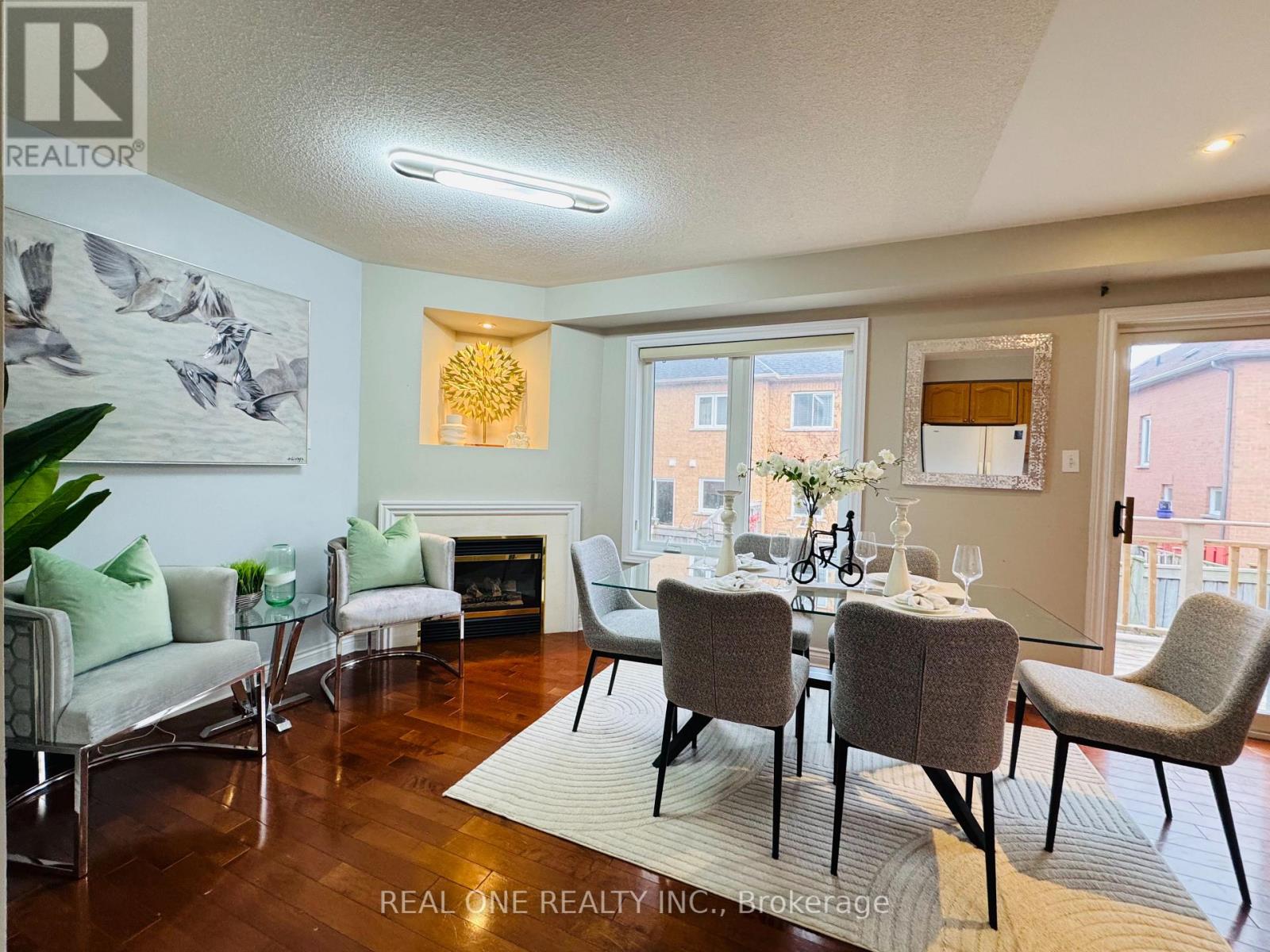 2470 Bankside Drive, Mississauga, Ontario  L5M 6E6 - Photo 2 - W12569800