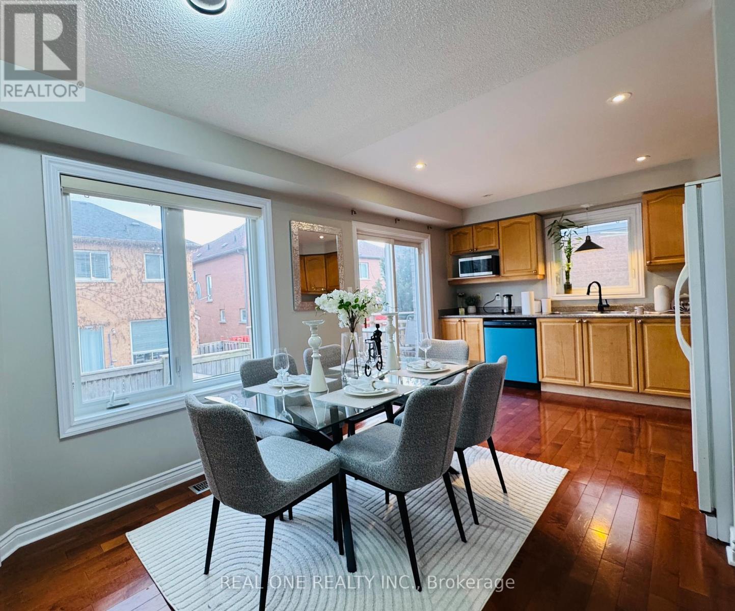 2470 Bankside Drive, Mississauga, Ontario  L5M 6E6 - Photo 6 - W12569800