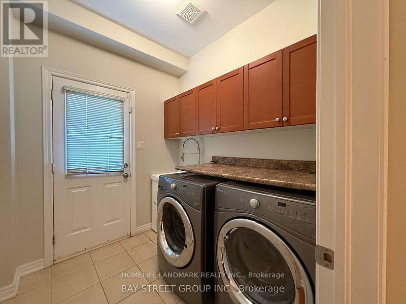 12 Pexton Avenue, Richmond Hill, Ontario  L4E 4Z2 - Photo 10 - N12569832