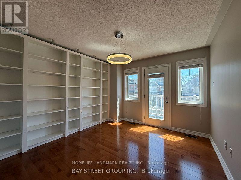 12 Pexton Avenue, Richmond Hill, Ontario  L4E 4Z2 - Photo 11 - N12569832