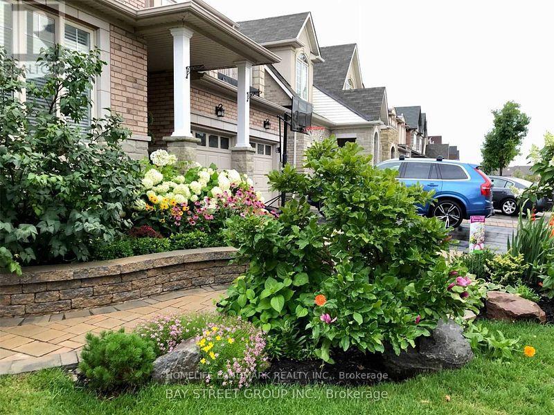 12 Pexton Avenue, Richmond Hill, Ontario  L4E 4Z2 - Photo 2 - N12569832