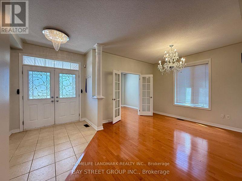 12 Pexton Avenue, Richmond Hill, Ontario  L4E 4Z2 - Photo 3 - N12569832