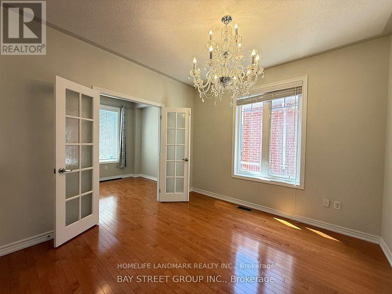 12 Pexton Avenue, Richmond Hill, Ontario  L4E 4Z2 - Photo 4 - N12569832