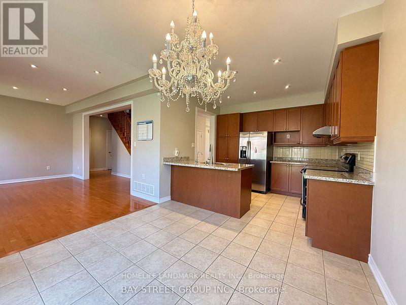 12 Pexton Avenue, Richmond Hill, Ontario  L4E 4Z2 - Photo 6 - N12569832