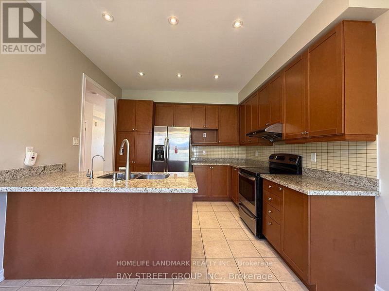 12 Pexton Avenue, Richmond Hill, Ontario  L4E 4Z2 - Photo 7 - N12569832