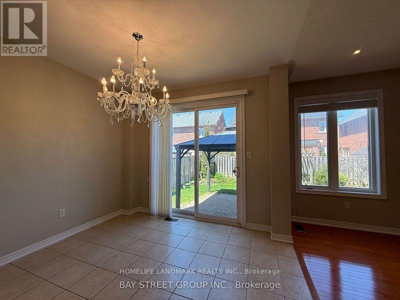 12 Pexton Avenue, Richmond Hill, Ontario  L4E 4Z2 - Photo 8 - N12569832