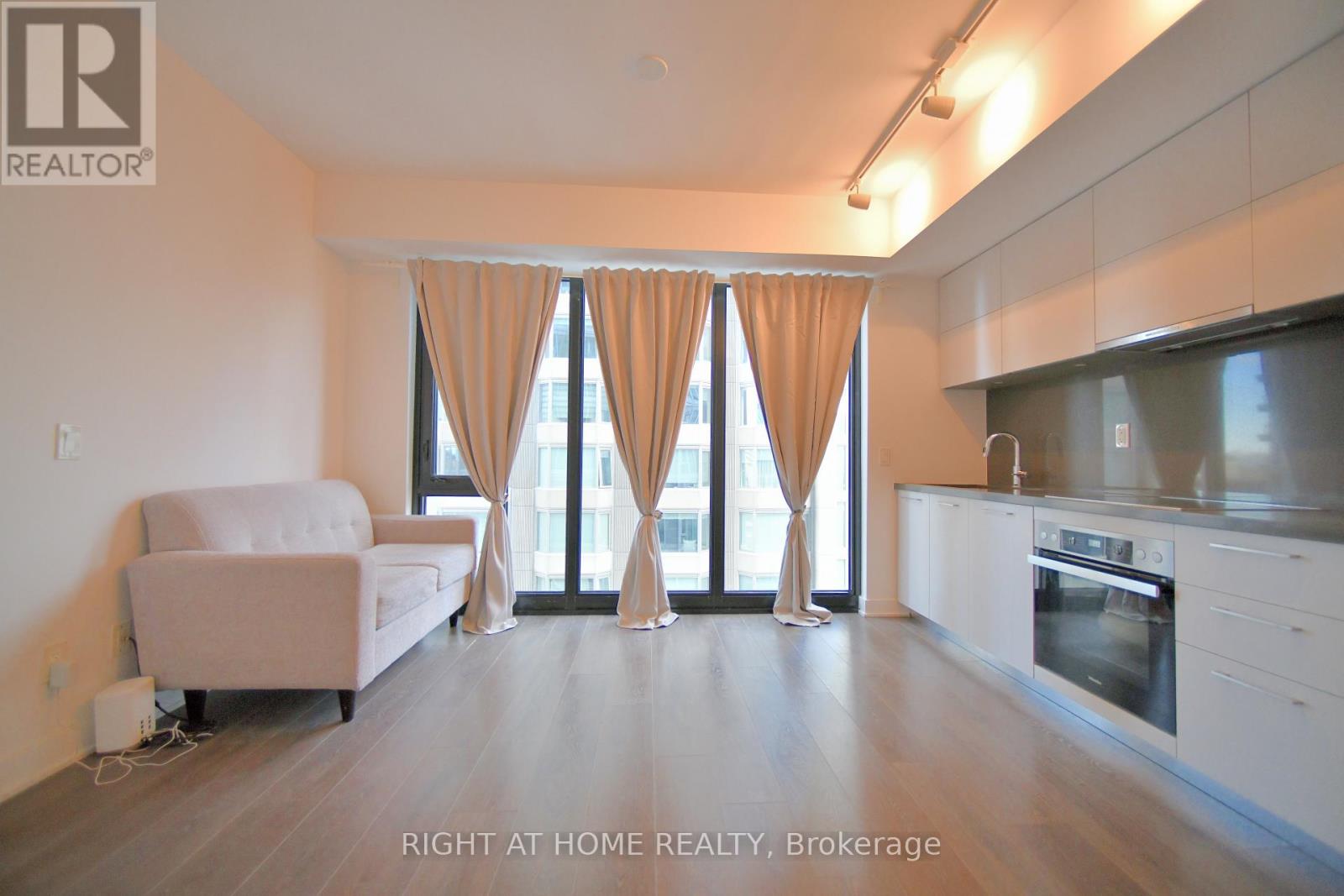 1201 - 188 Cumberland Street, Toronto, Ontario  M5R 0B6 - Photo 5 - C12568746