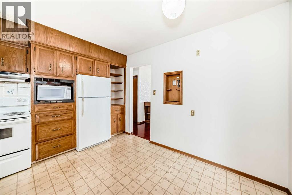 5248 Barron Drive Nw, Calgary, Alberta  T2L 1T6 - Photo 10 - A2256460