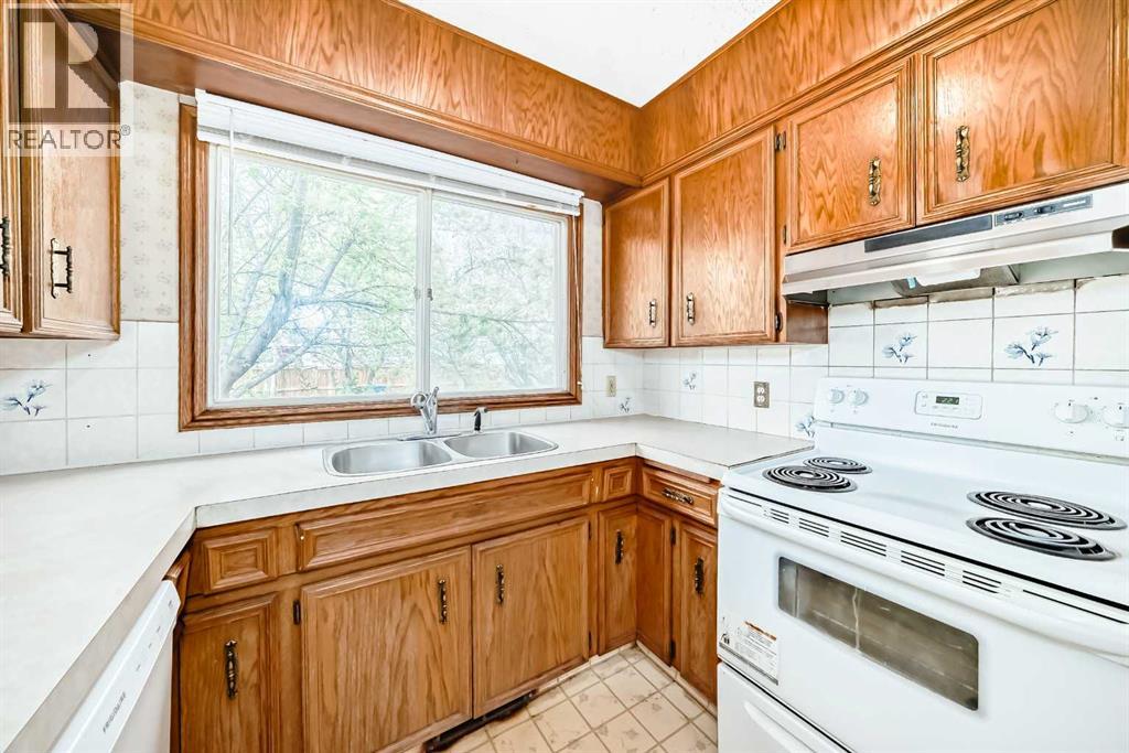 5248 Barron Drive Nw, Calgary, Alberta  T2L 1T6 - Photo 6 - A2256460