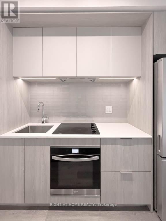 2206 - 395 Square One Drive, Mississauga, Ontario  L5B 0P6 - Photo 11 - W12569838