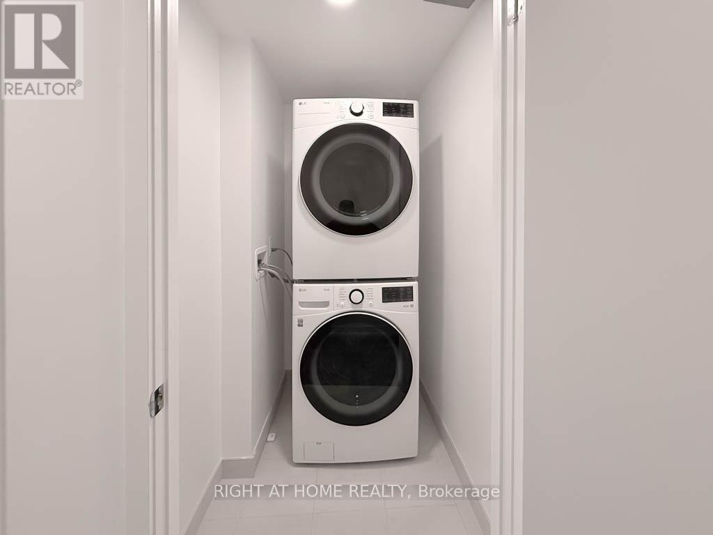 2206 - 395 Square One Drive, Mississauga, Ontario  L5B 0P6 - Photo 17 - W12569838