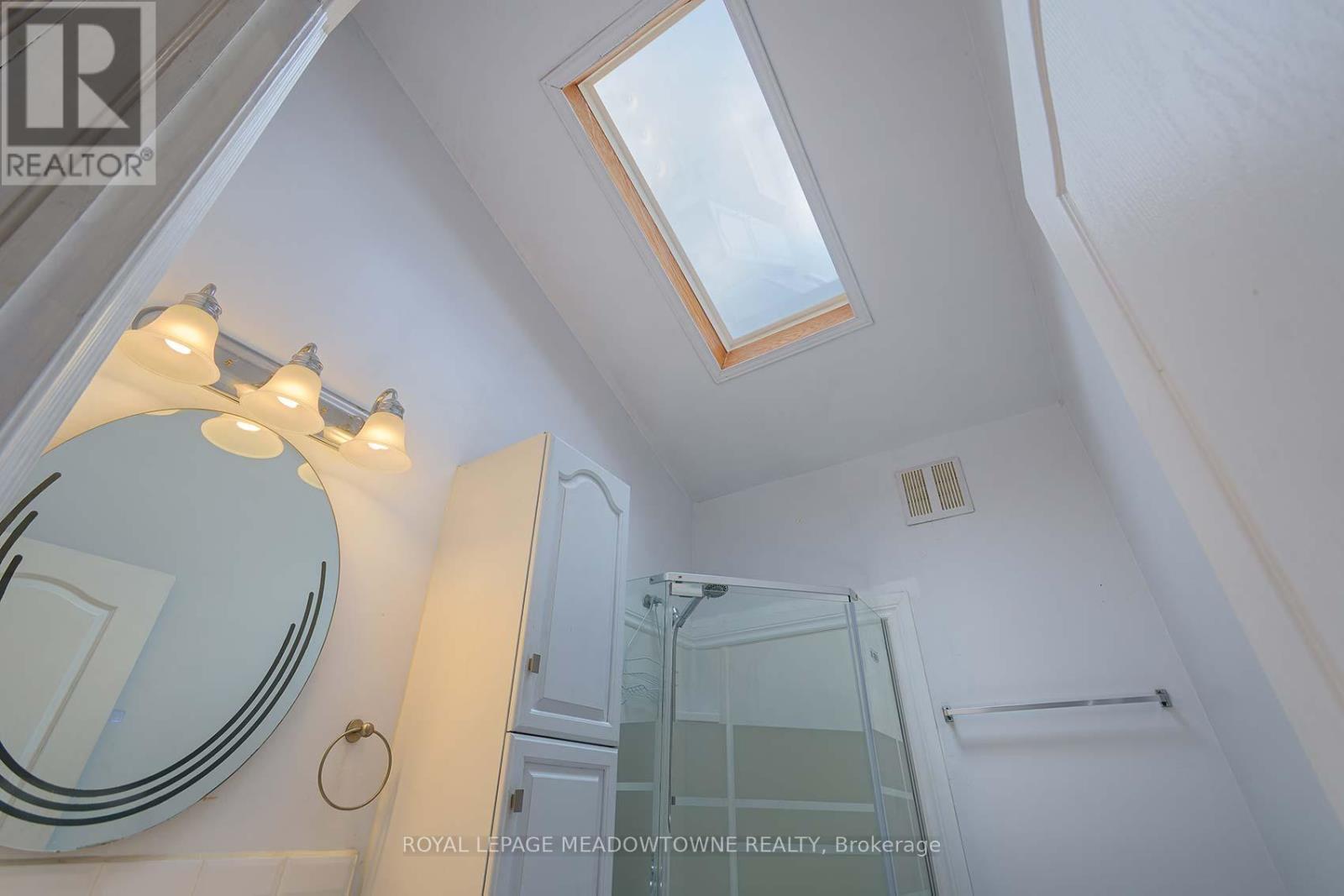 Upper - 462 Kingsleigh Court, Milton, Ontario  L9T 1X8 - Photo 19 - W12569842