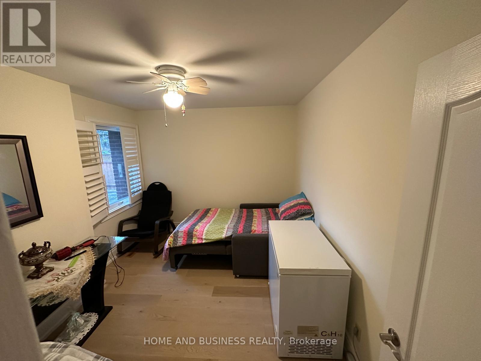 22 Duncannon Crescent, Brampton, Ontario L6T 3G1 - Photo 12 - W12569844