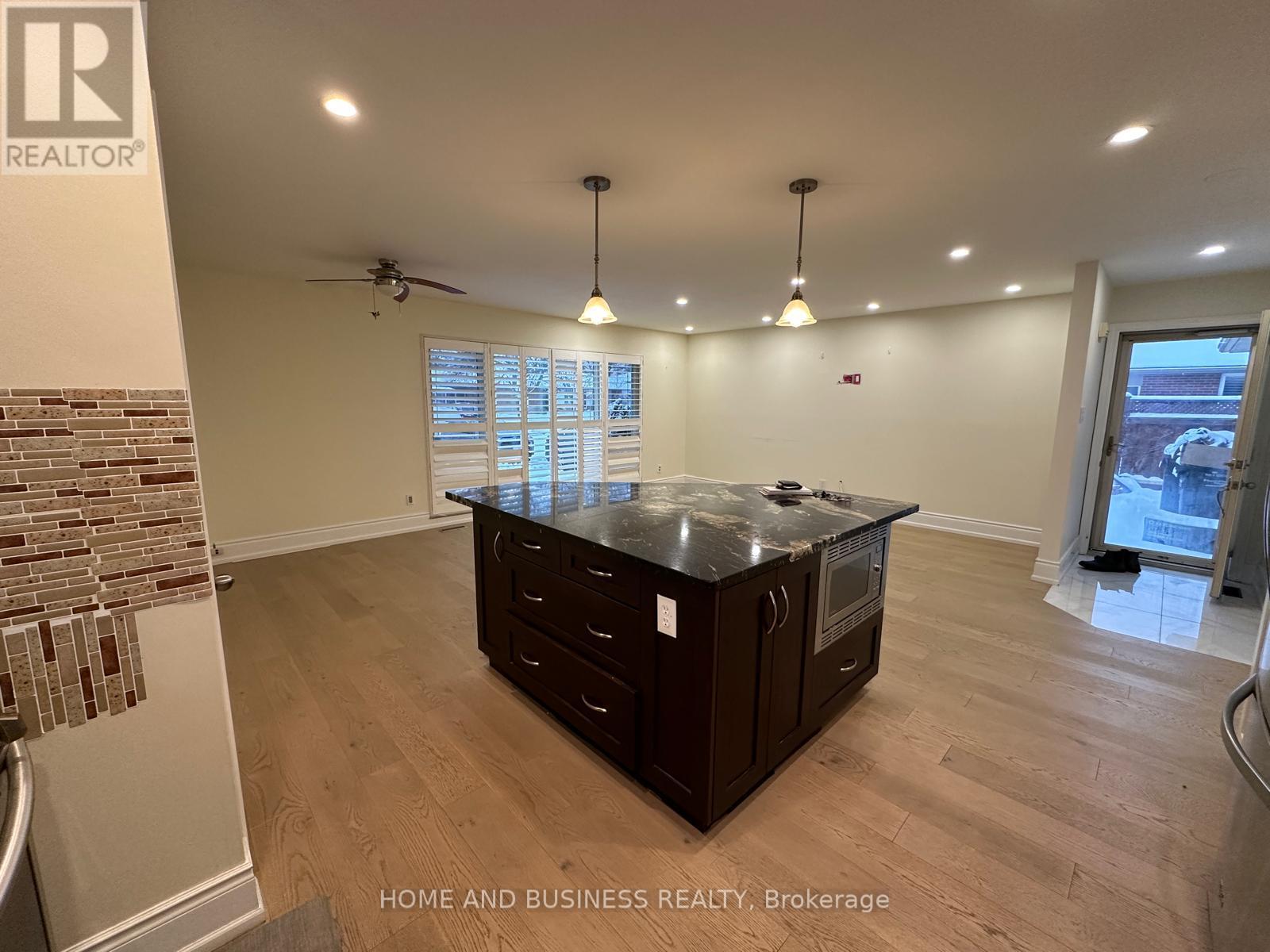 22 Duncannon Crescent, Brampton, Ontario L6T 3G1 - Photo 13 - W12569844