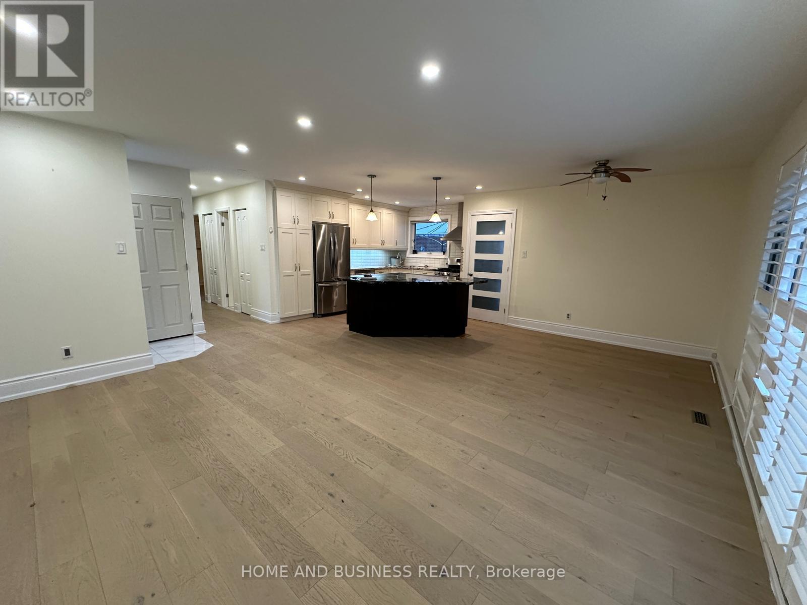 22 Duncannon Crescent, Brampton, Ontario L6T 3G1 - Photo 6 - W12569844