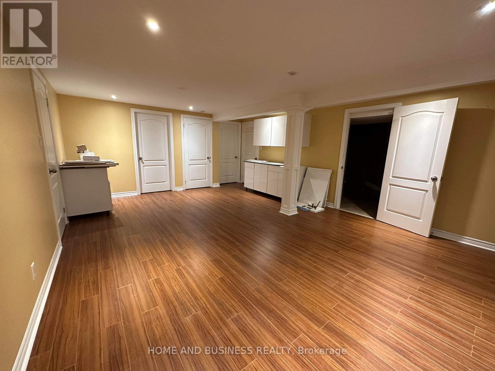 22 Duncannon Crescent, Brampton, Ontario L6T 3G1 - Photo 9 - W12569844