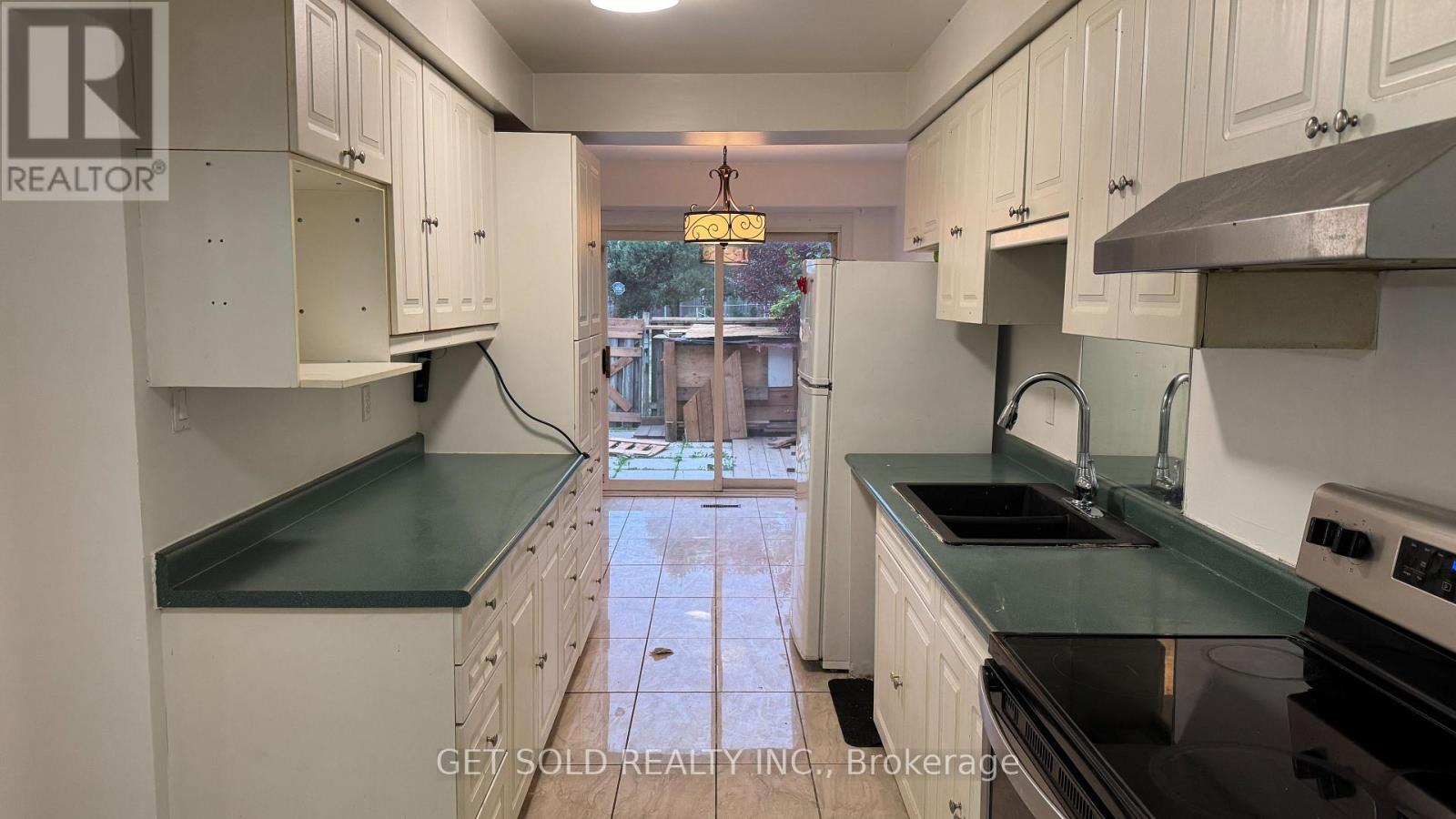 30 - 7560 Goreway Drive, Mississauga, Ontario  L4T 2V2 - Photo 2 - W12569846