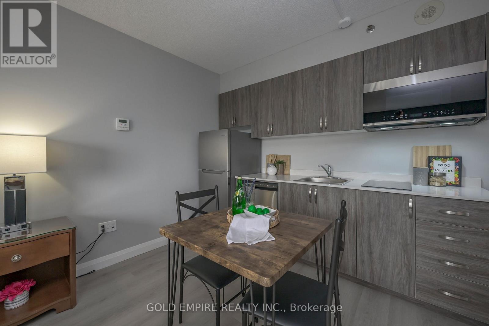 Studio - 300 King Street, London East, Ontario  N6B 1S2 - Photo 6 - X12569858