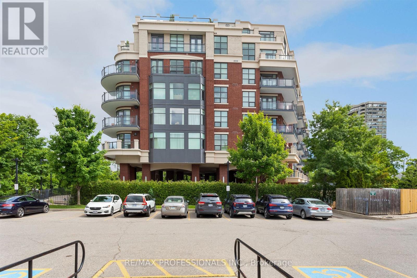 110 - 9 Burnhamthorpe Crescent, Toronto, Ontario  M9A 0A6 - Photo 5 - W12550954