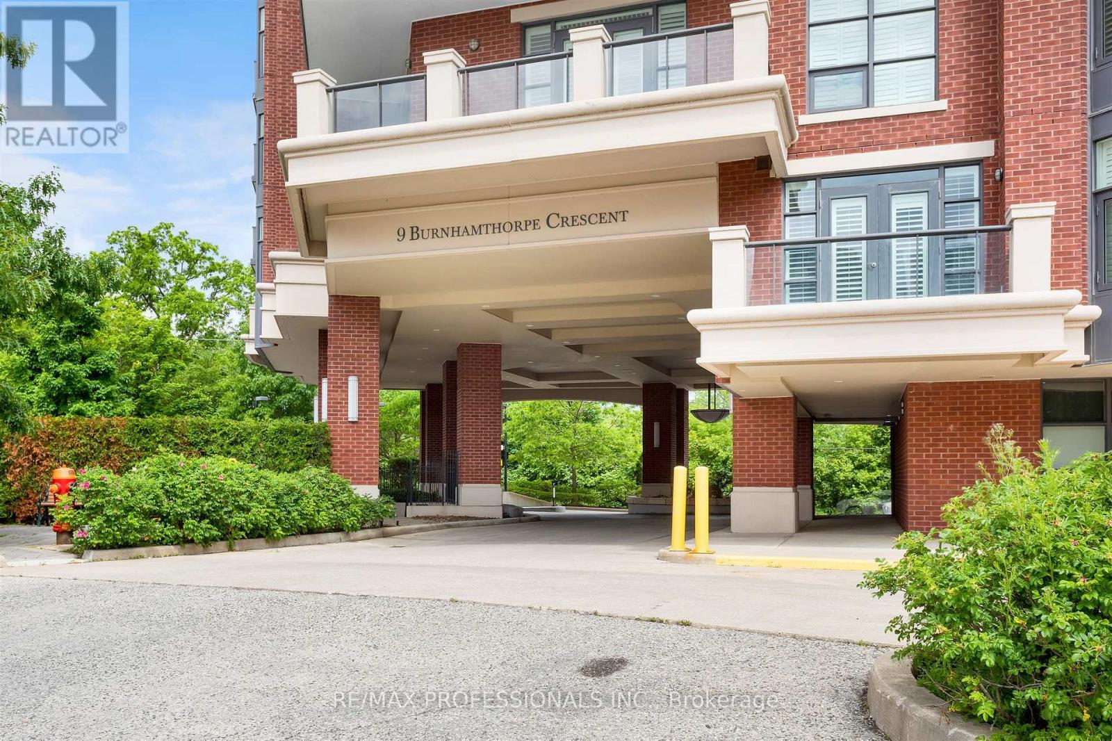 110 - 9 Burnhamthorpe Crescent, Toronto, Ontario  M9A 0A6 - Photo 11 - W12550954