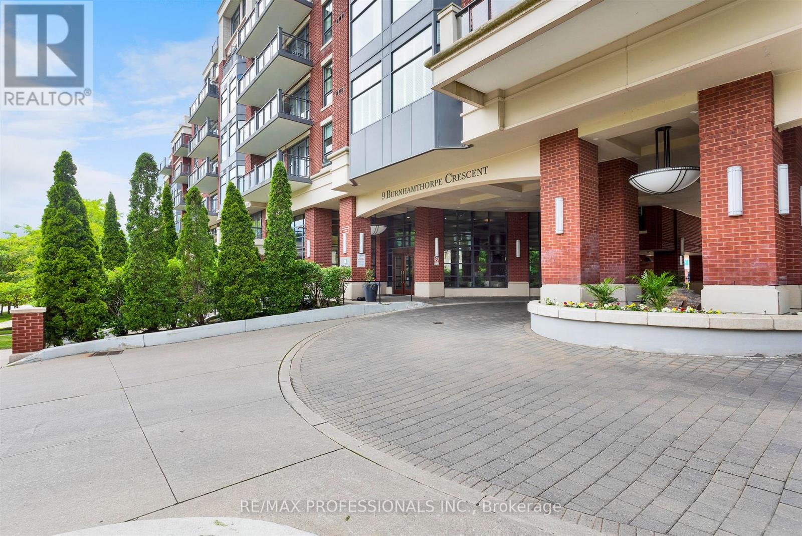 110 - 9 Burnhamthorpe Crescent, Toronto, Ontario  M9A 0A6 - Photo 9 - W12550954