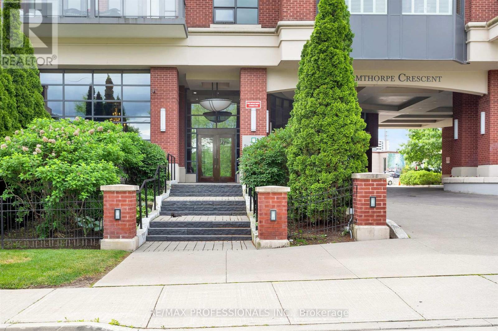 110 - 9 Burnhamthorpe Crescent, Toronto, Ontario  M9A 0A6 - Photo 2 - W12550954