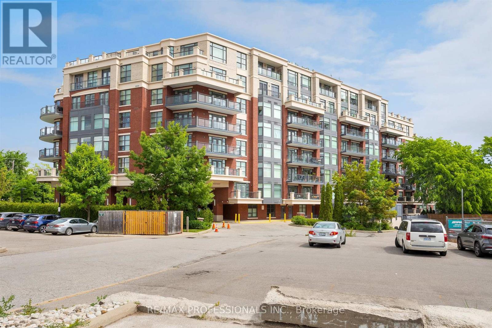 110 - 9 Burnhamthorpe Crescent, Toronto, Ontario  M9A 0A6 - Photo 4 - W12550954