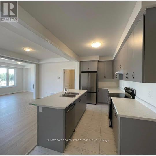 47 Kenneth Rogers Crescent, East Gwillimbury, Ontario  L0G 1R0 - Photo 4 - N12569854