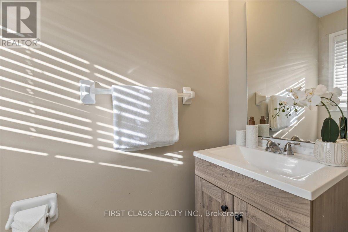 724 Angler Way, Waterloo, Ontario  N2K 4L6 - Photo 20 - X12499932