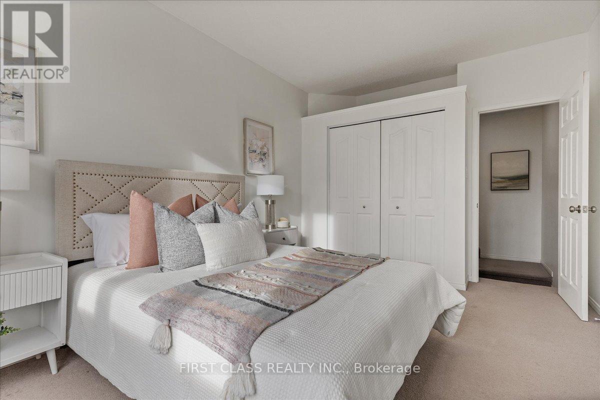 724 Angler Way, Waterloo, Ontario  N2K 4L6 - Photo 14 - X12499932