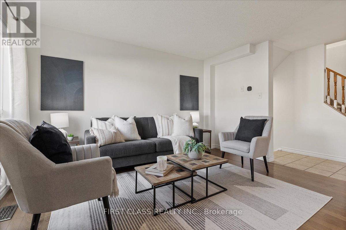 724 Angler Way, Waterloo, Ontario  N2K 4L6 - Photo 3 - X12499932