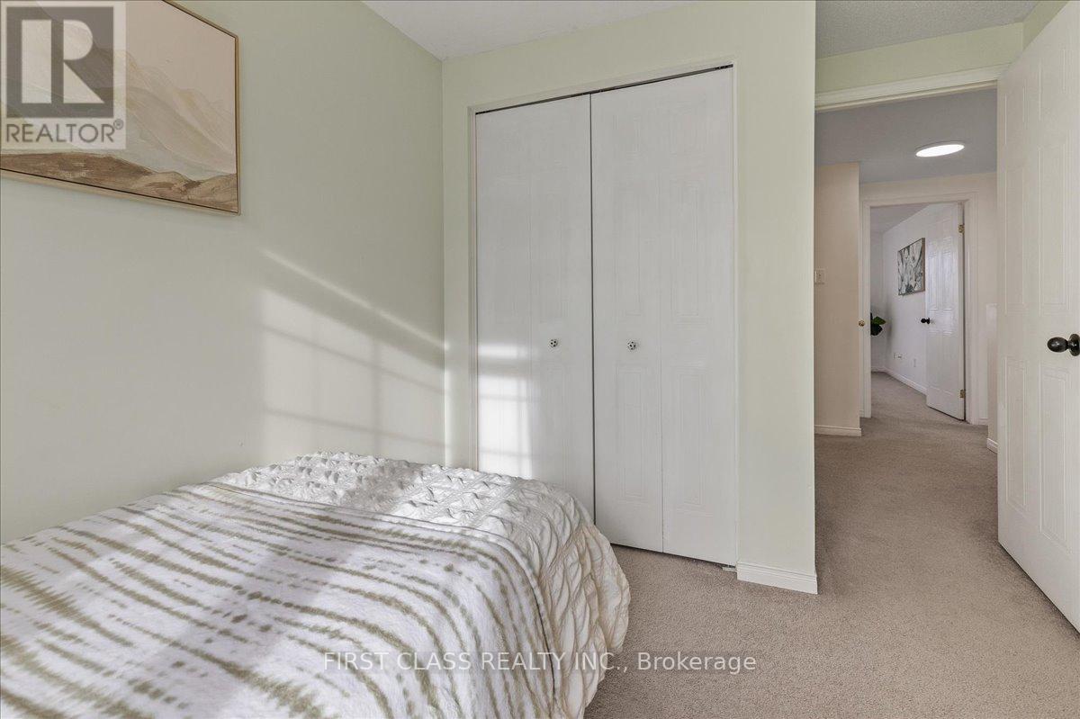 724 Angler Way, Waterloo, Ontario  N2K 4L6 - Photo 22 - X12499932