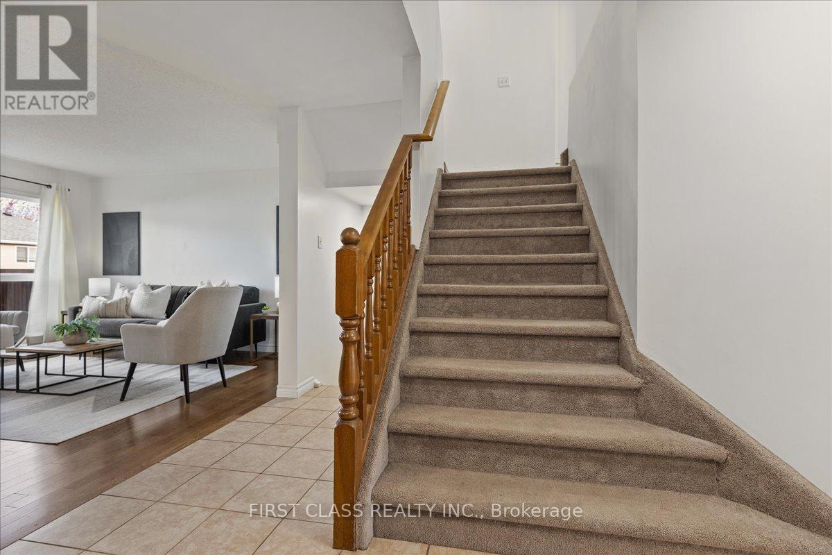 724 Angler Way, Waterloo, Ontario  N2K 4L6 - Photo 12 - X12499932