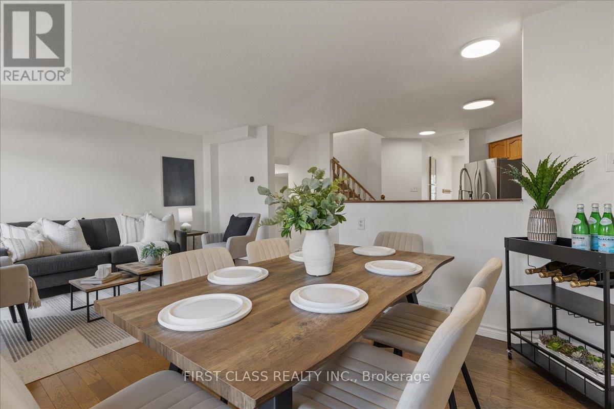 724 Angler Way, Waterloo, Ontario  N2K 4L6 - Photo 8 - X12499932