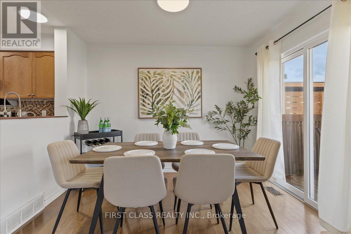 724 Angler Way, Waterloo, Ontario  N2K 4L6 - Photo 7 - X12499932