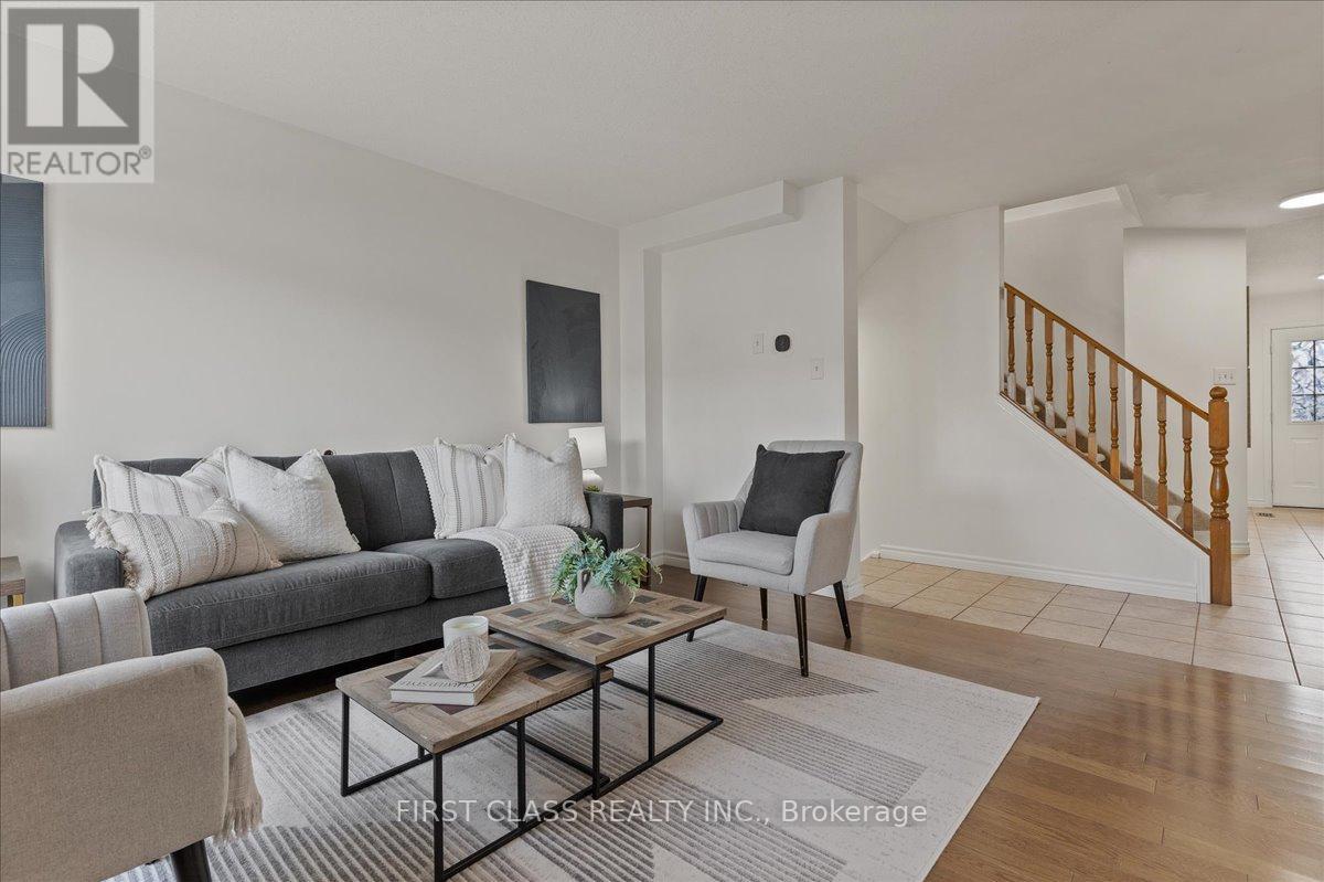 724 Angler Way, Waterloo, Ontario  N2K 4L6 - Photo 5 - X12499932