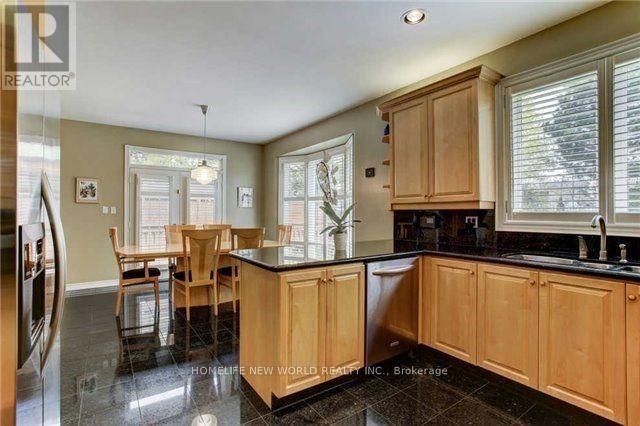 39 Green Meadows Circle, Toronto, Ontario  M2J 5G6 - Photo 7 - C12569878