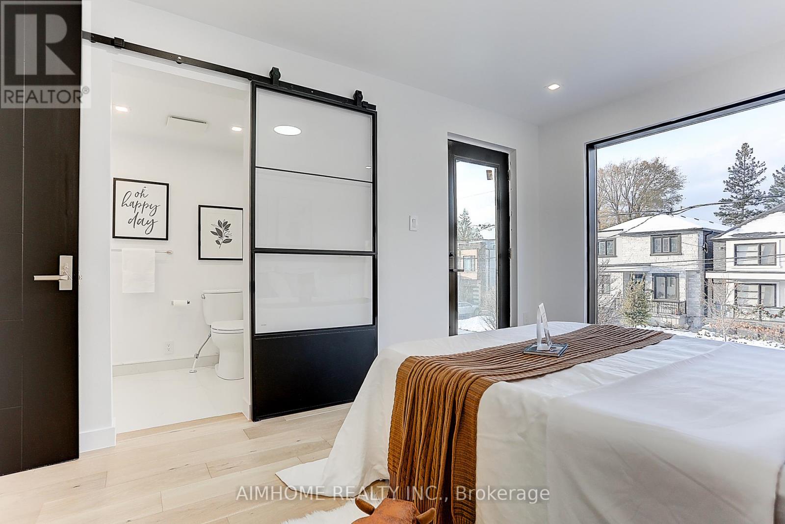 Upper 15 Holborne Avenue, Toronto, Ontario M4C 2P8 - Photo 10 - E12569872