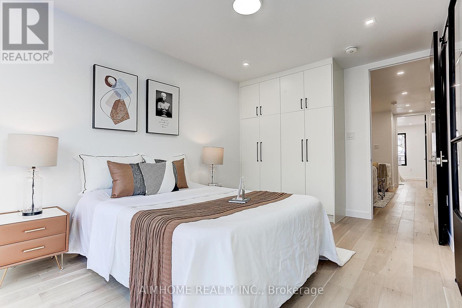 Upper 15 Holborne Avenue, Toronto, Ontario M4C 2P8 - Photo 11 - E12569872