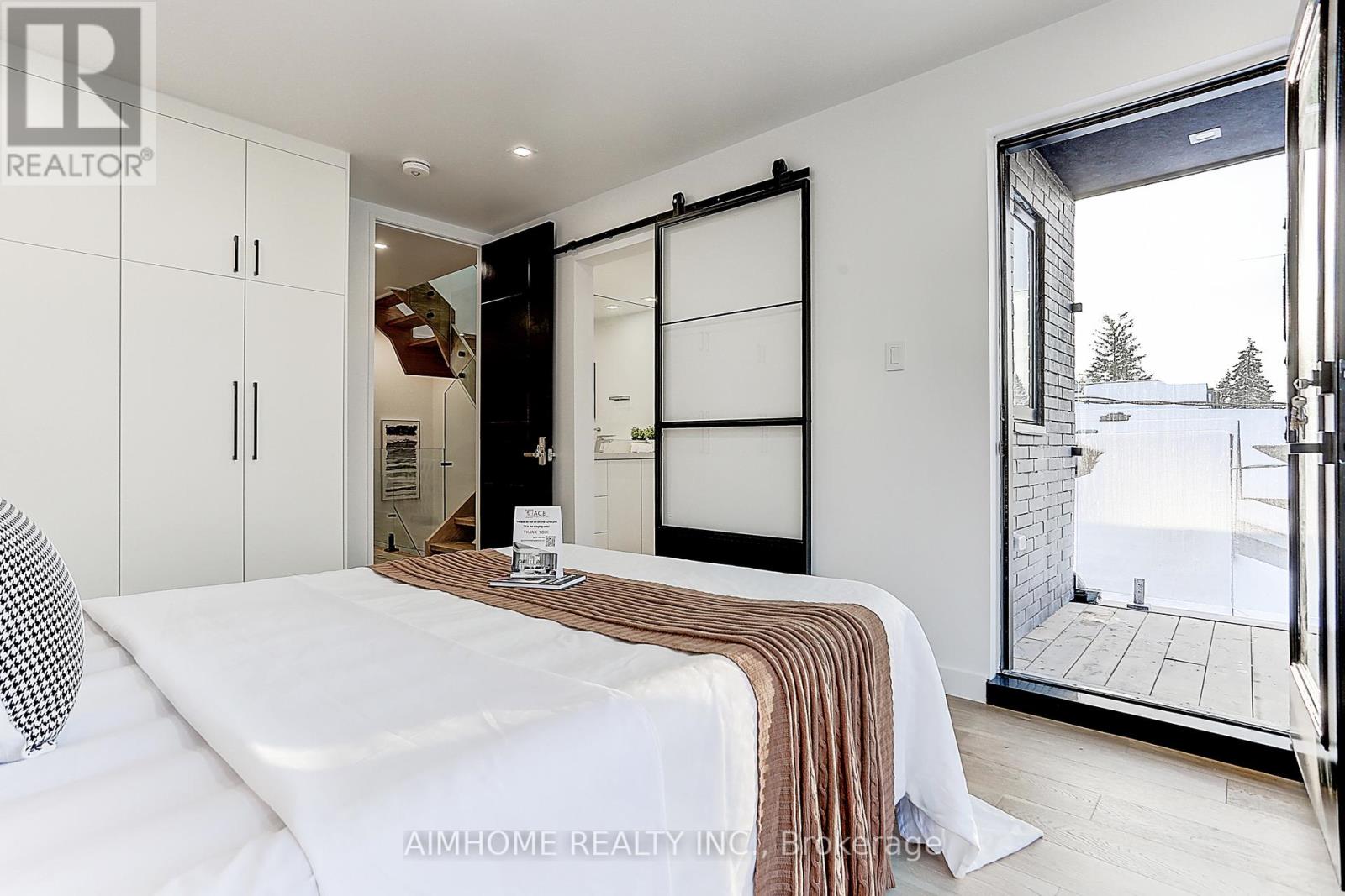 Upper 15 Holborne Avenue, Toronto, Ontario M4C 2P8 - Photo 12 - E12569872